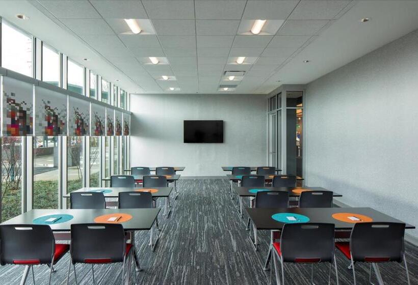 בית מלון כפרי Aloft Louisville East