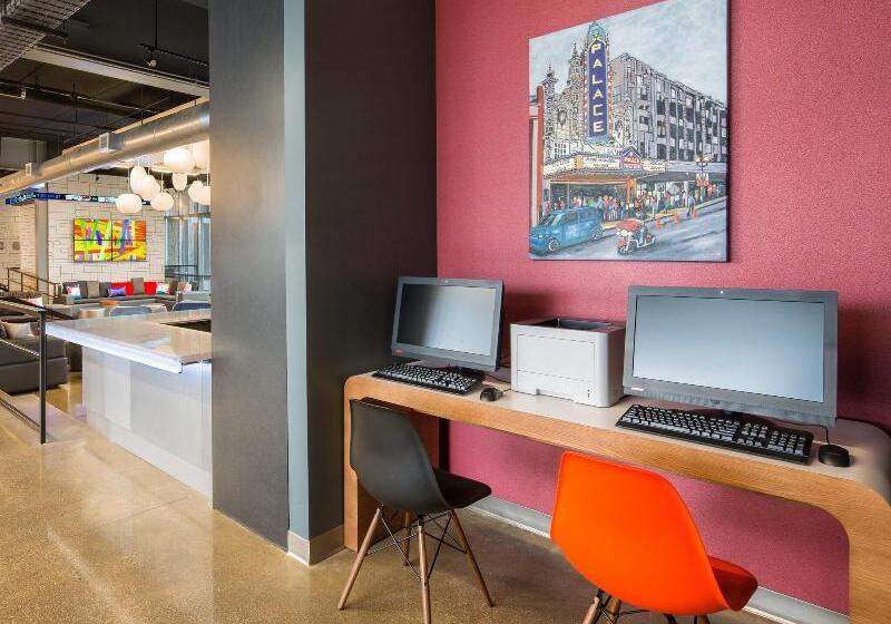 בית מלון כפרי Aloft Louisville East