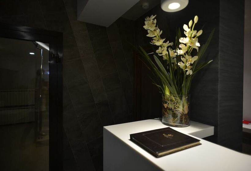 Отель Alpha Business