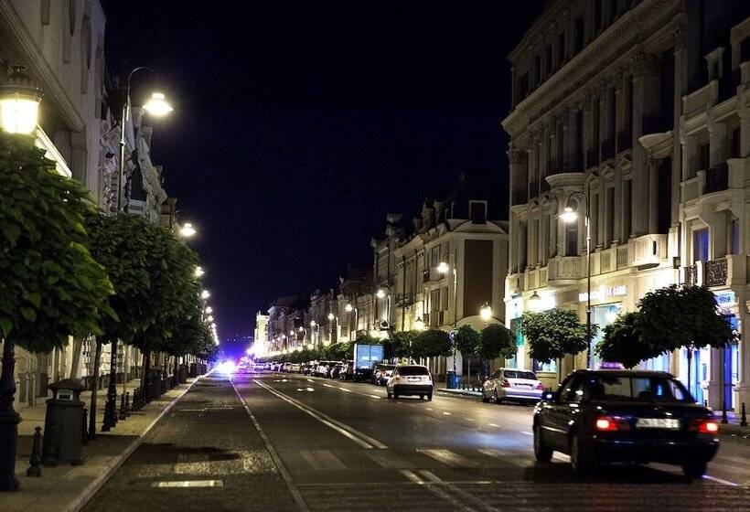 هتل Coral Boutique