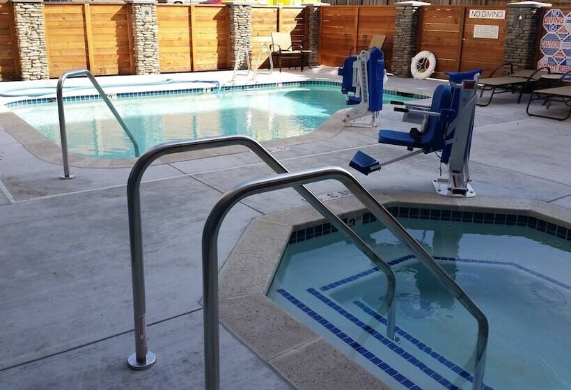 فندق Fairfield Inn & Suites By Marriott Santa Cruz