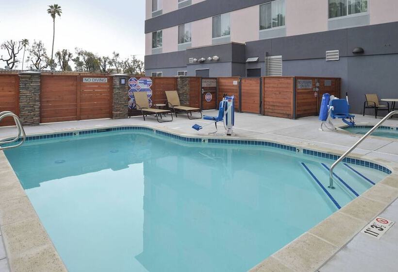 فندق Fairfield Inn & Suites By Marriott Santa Cruz