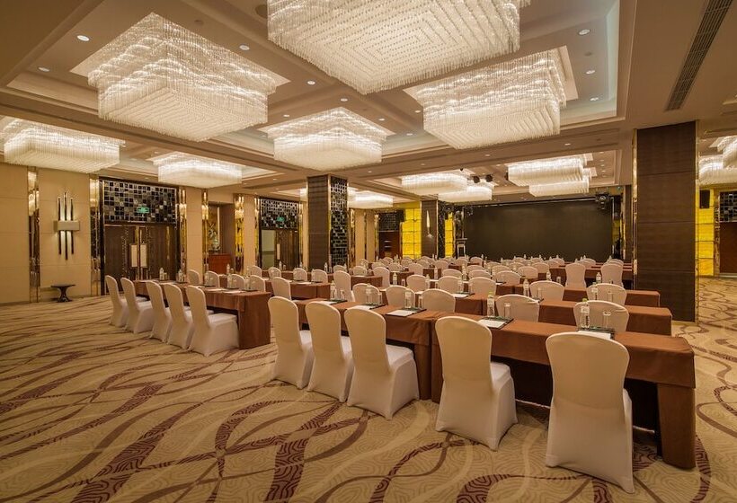 Howard Johnson Jinyi Hotel Chongqing