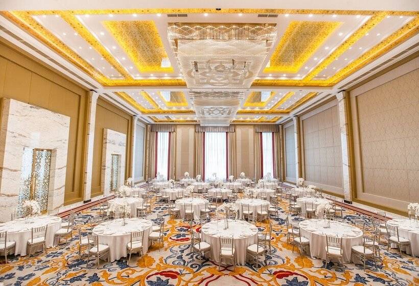 ホテル The Biltmore  Tbilisi