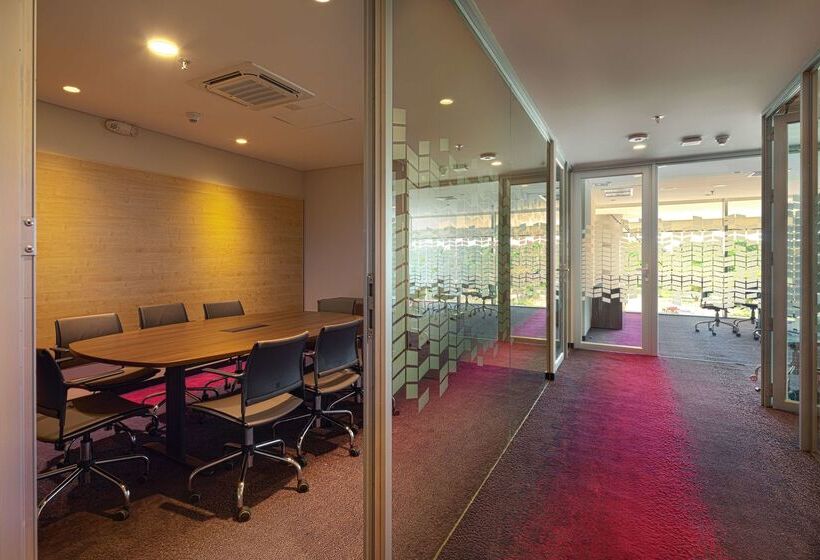 Radisson Hotel Santa Cruz