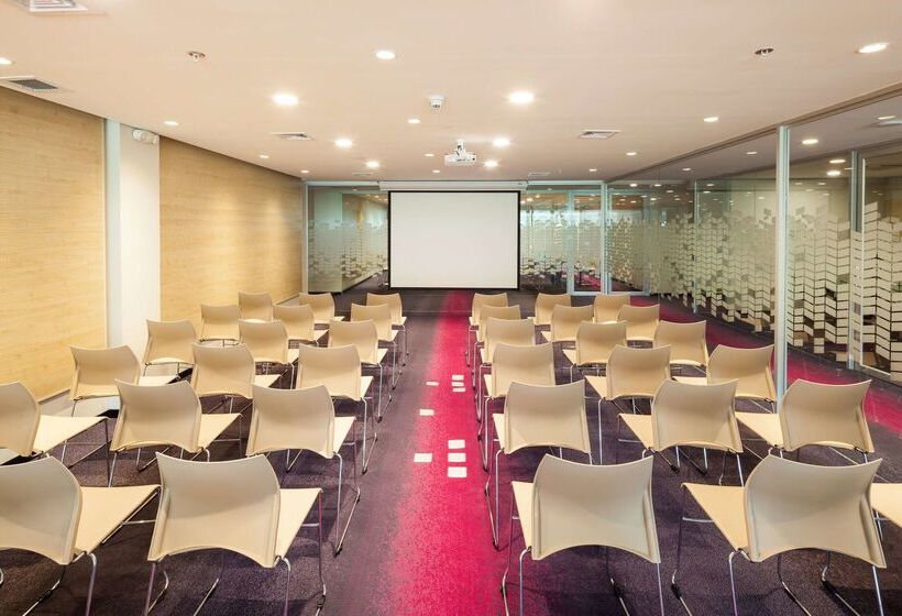 Radisson Hotel Santa Cruz