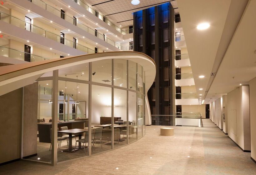 Radisson Hotel Santa Cruz