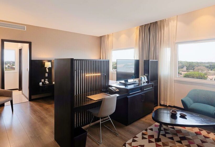 Radisson Hotel Santa Cruz