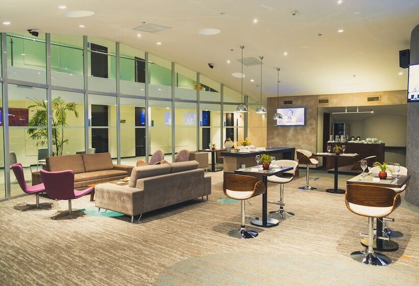 Radisson Hotel Santa Cruz