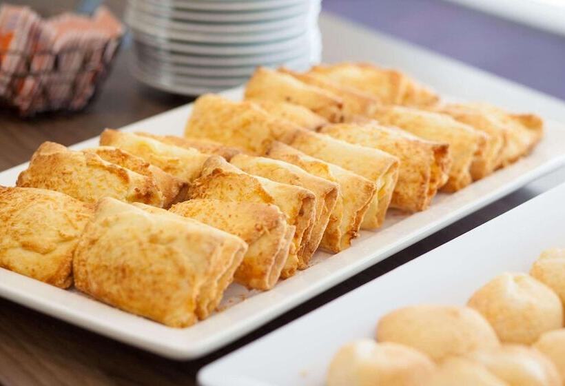 Radisson Hotel Santa Cruz