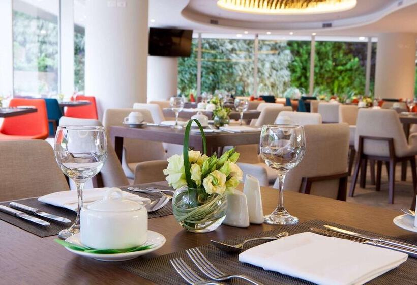 Radisson Hotel Santa Cruz