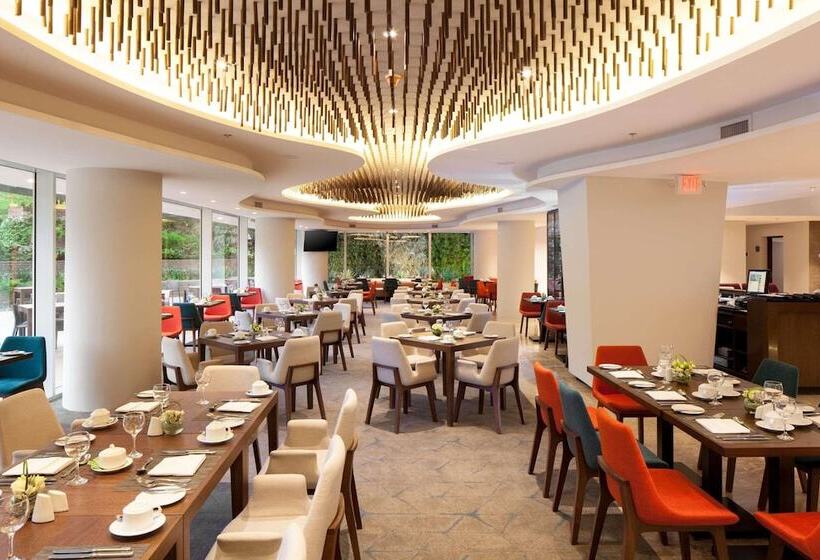 Radisson Hotel Santa Cruz