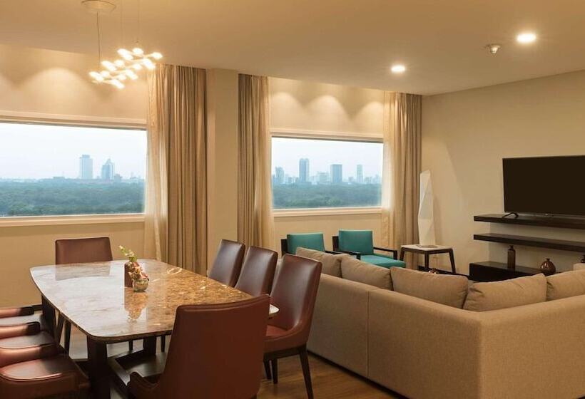 Radisson Hotel Santa Cruz