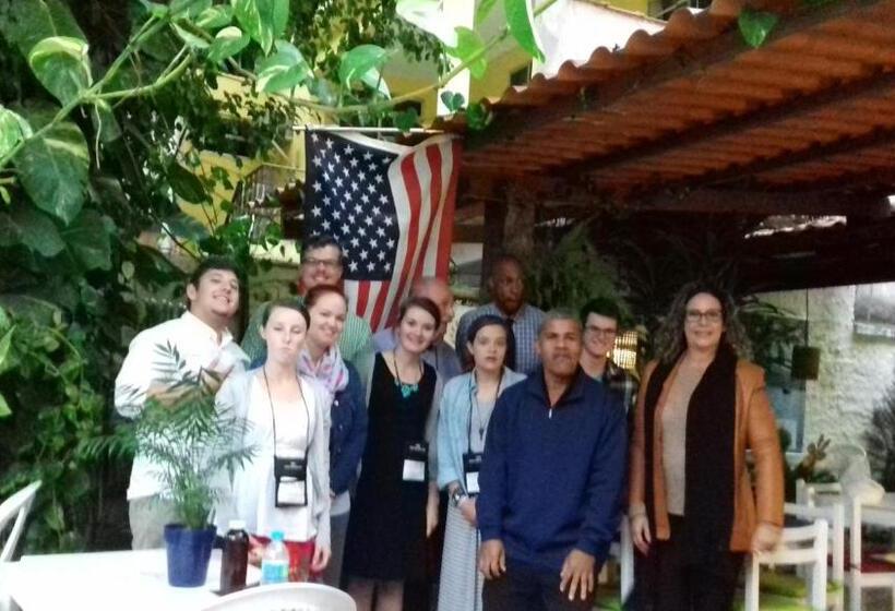 הוסטל Brumar Inn