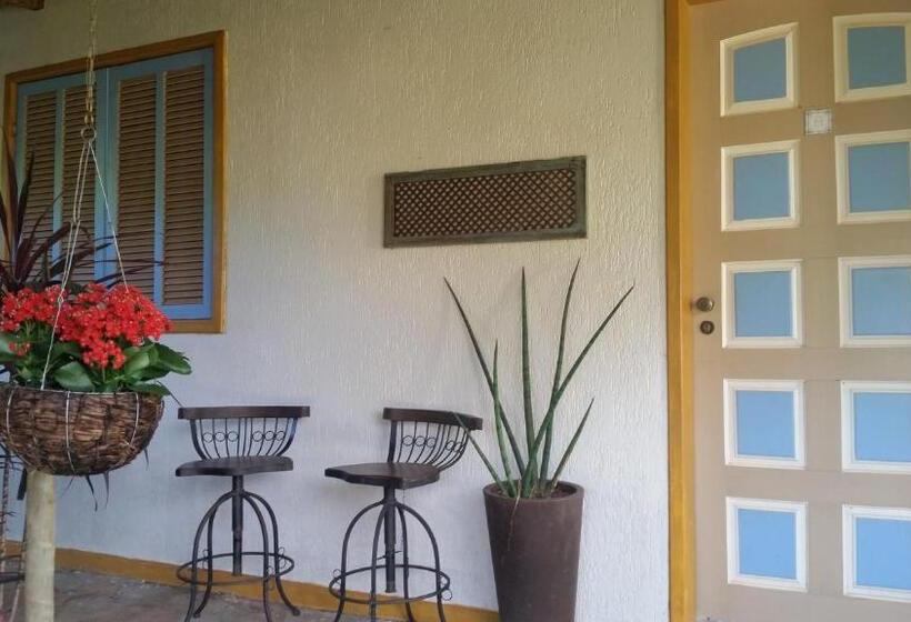 ユースホステル Estância Das Angolas   Inhotim