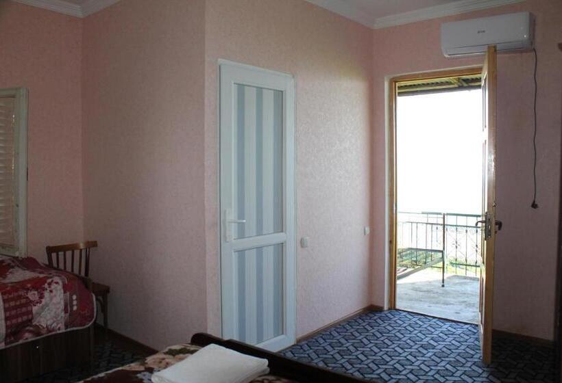 تختخواب و صبحانه Guest House Shota