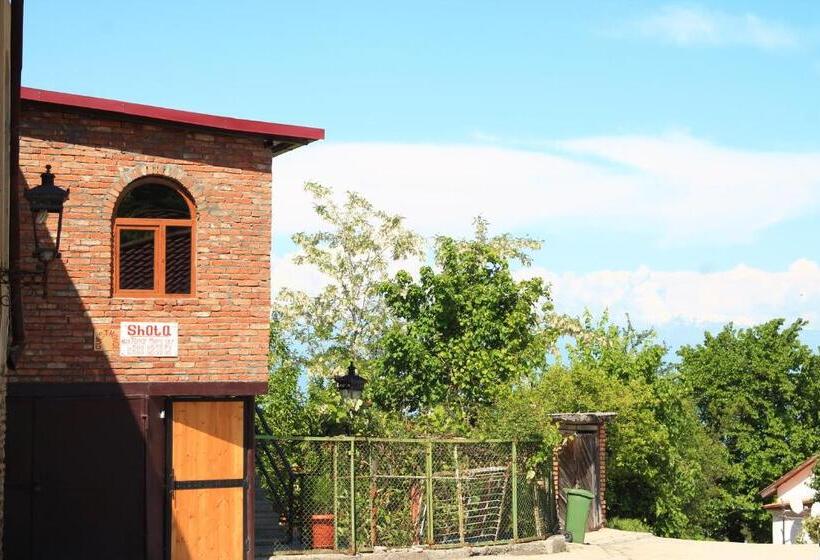 تختخواب و صبحانه Guest House Shota