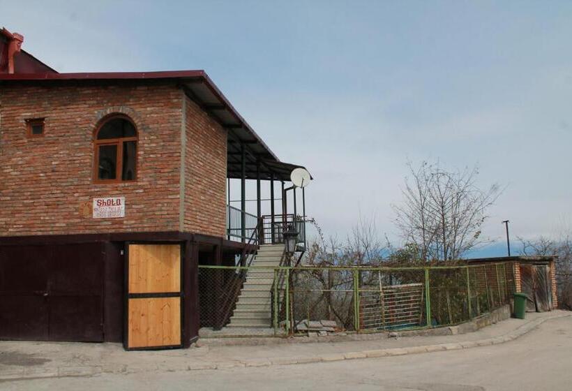 تختخواب و صبحانه Guest House Shota