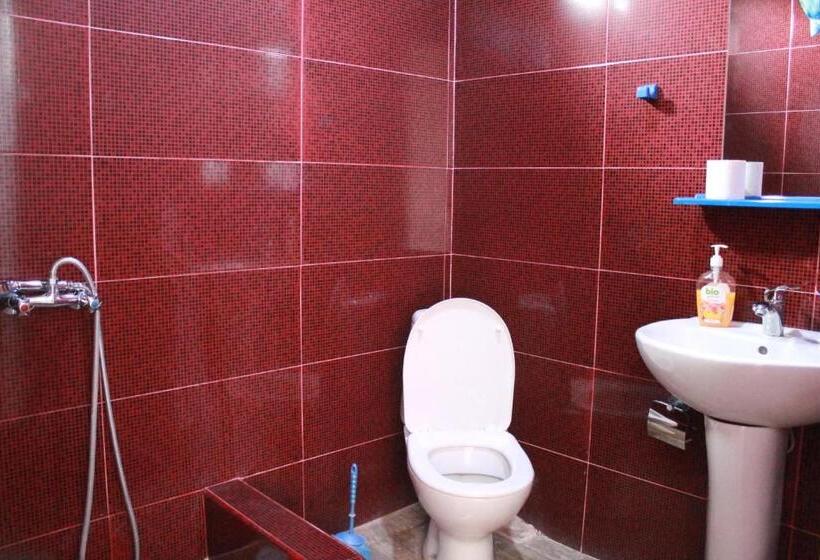 تختخواب و صبحانه Guest House Shota