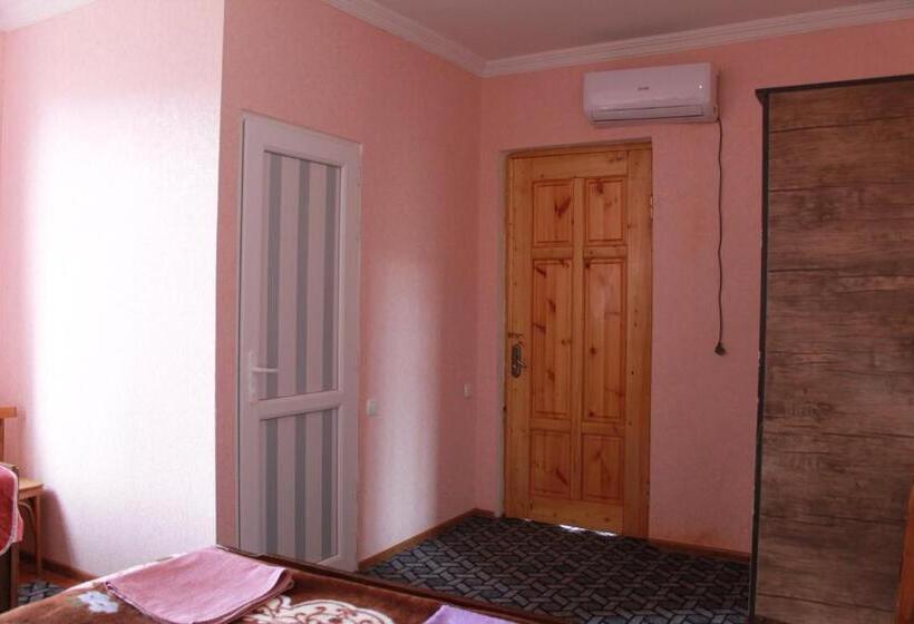 تختخواب و صبحانه Guest House Shota