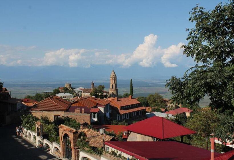 تختخواب و صبحانه Guest House Shota