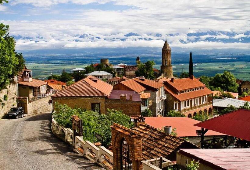 تختخواب و صبحانه Guest House Shota