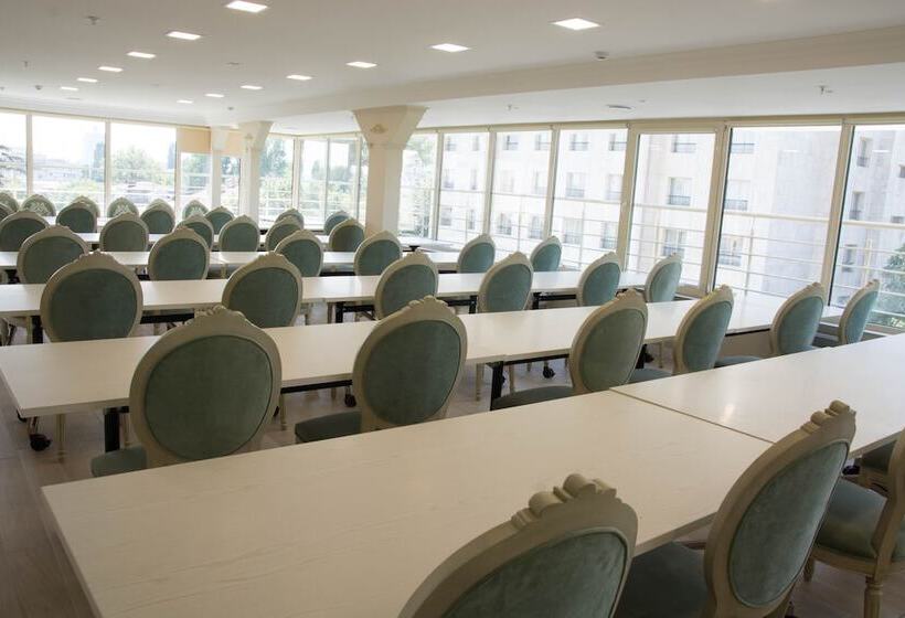 هتل Bristol Central Park