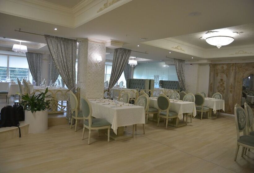 هتل Bristol Central Park