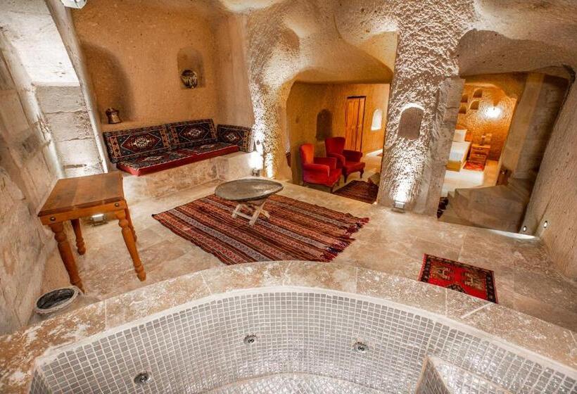 Caldera Cave Hotel & Restaurant