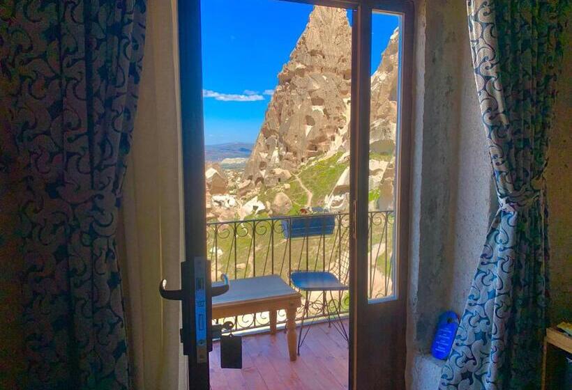 Caldera Cave Hotel & Restaurant