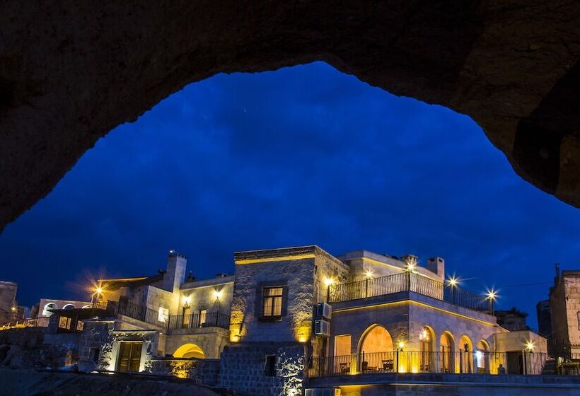 Caldera Cave Hotel & Restaurant