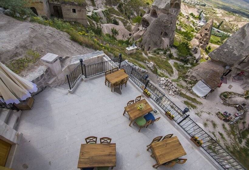 Caldera Cave Hotel & Restaurant