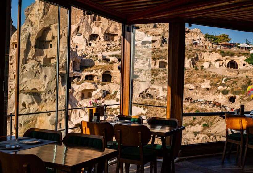Caldera Cave Hotel & Restaurant