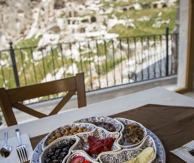 Caldera Cave Hotel & Restaurant