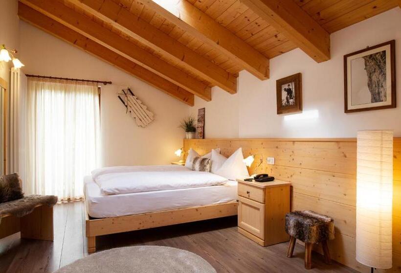 בית מלון כפרי Chalet Giasenei