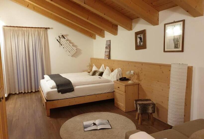 בית מלון כפרי Chalet Giasenei