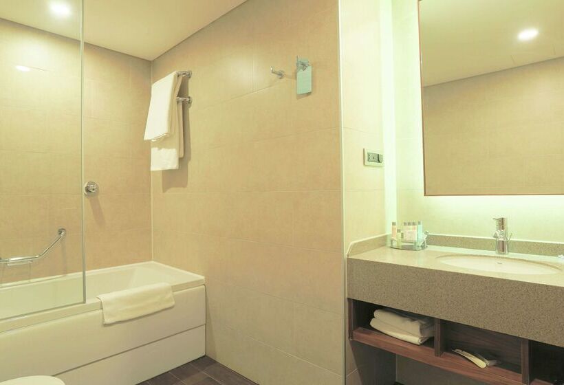 בית מלון כפרי Hilton Garden Inn Eskisehir