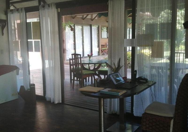 فندق Kenaki Lodge