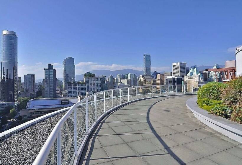 Отель King Suites Downtown Vancouver
