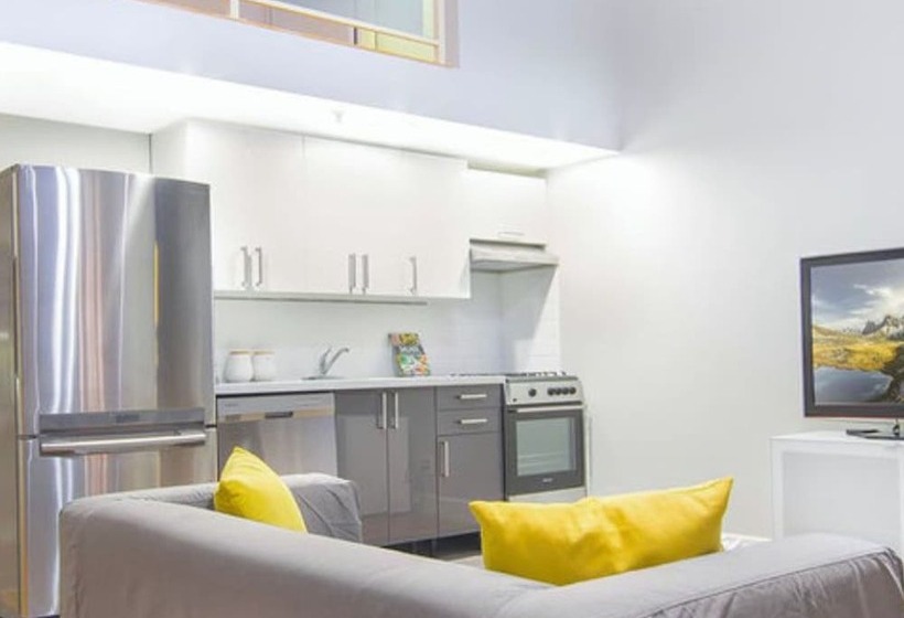 Отель King Suites Downtown Vancouver