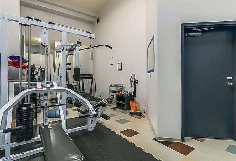 Отель King Suites Downtown Vancouver