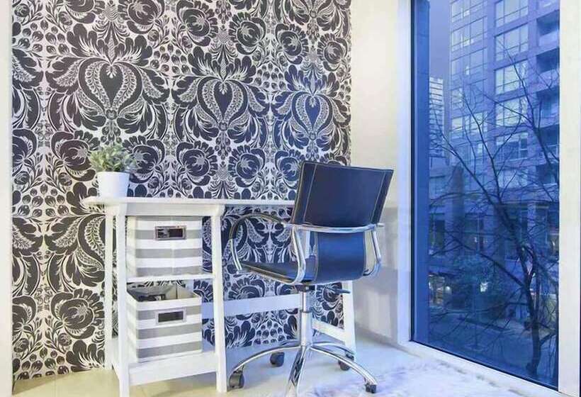 Отель King Suites Downtown Vancouver