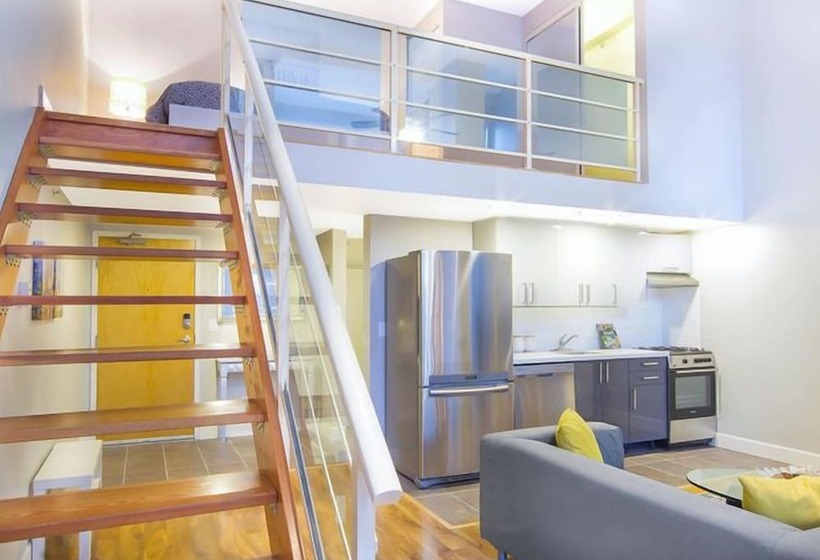 Отель King Suites Downtown Vancouver