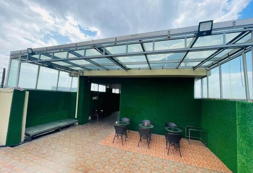 هتل Orchid Business