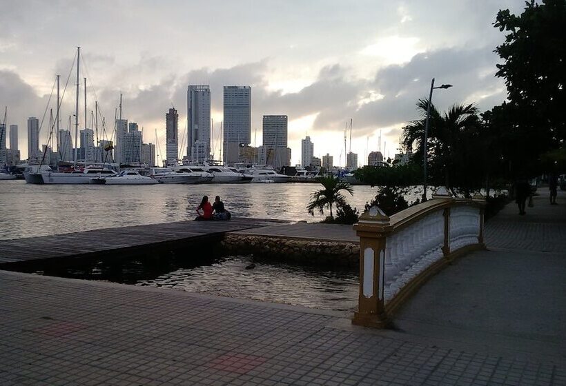 فندق Puerto De Manga