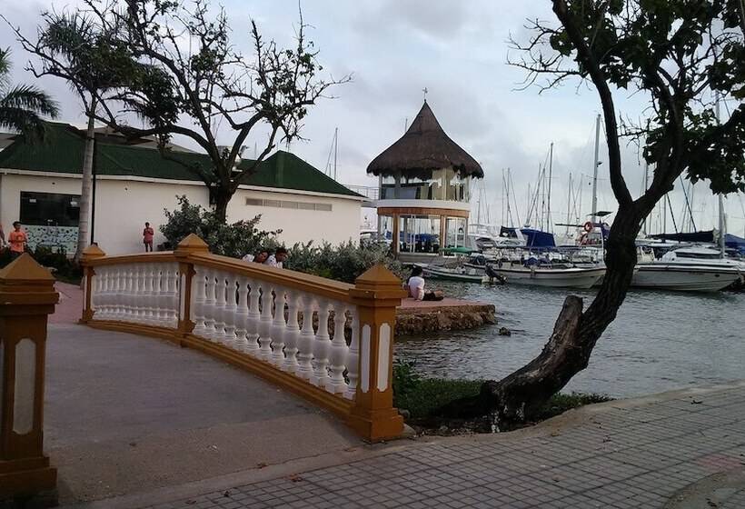 فندق Puerto De Manga