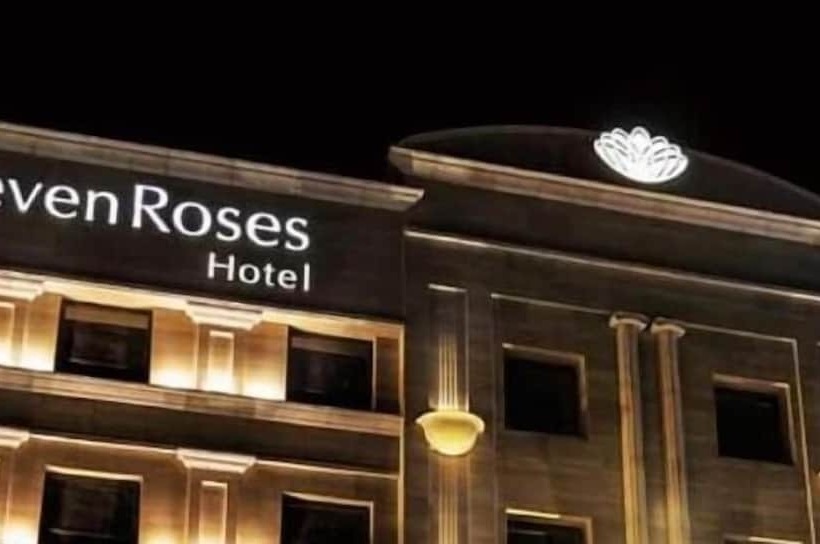 هتل Seven Roses