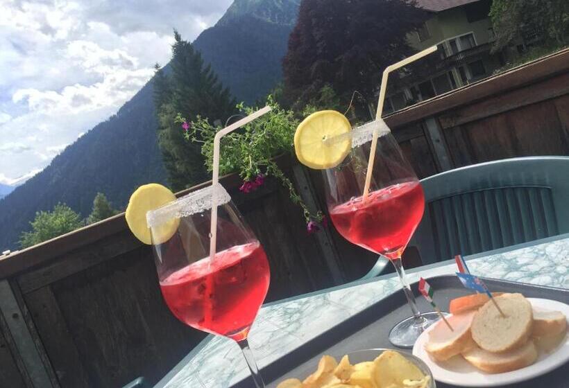 בית מלון כפרי Tosa