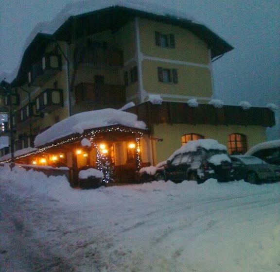 בית מלון כפרי Tosa