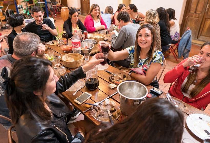 هتل Viajero Colonia Hostel